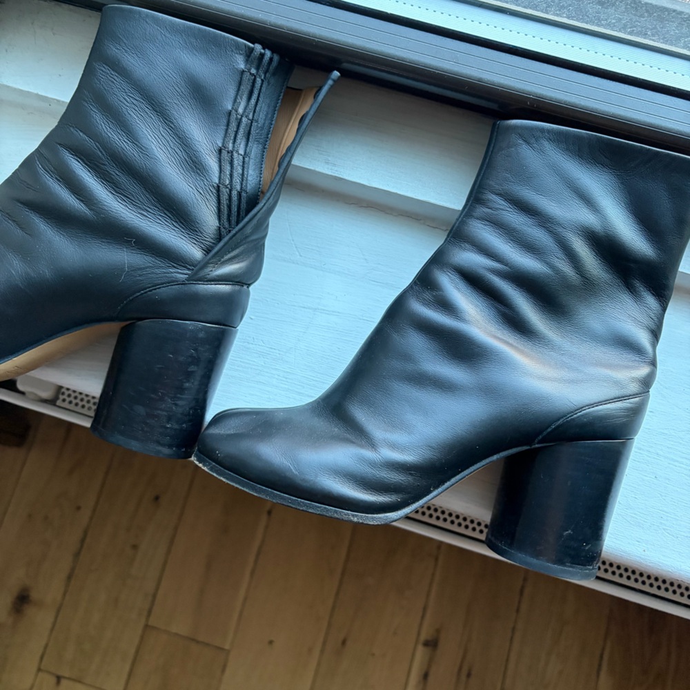Maison Margiela Tabi Ankle Boots in Black - Picture 6 of 7